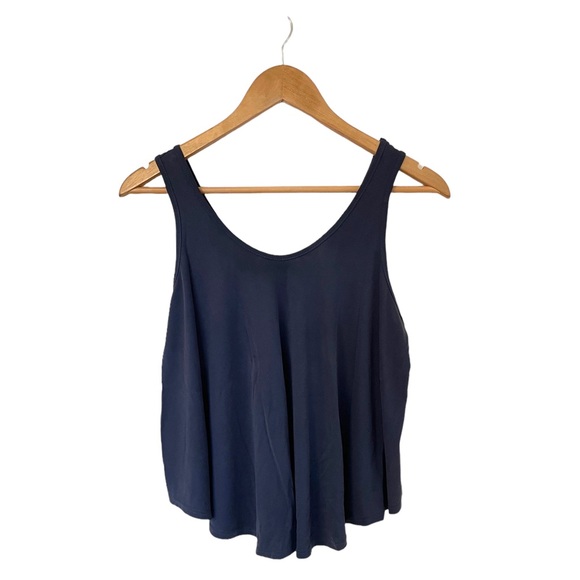 Flowy tank top in navy blue. - Picture 2 of 2